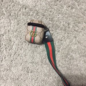 Gucci airpods case (fits 1-2)